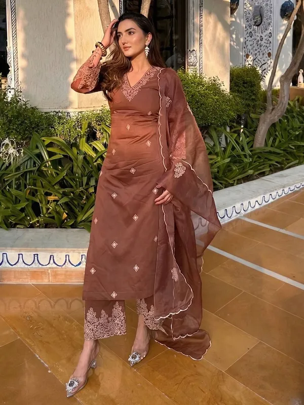 Brown_Floral_Embroidered_Roman_Silk_Straight_Kurta_Set_With_Palazzos_&_Organza_Dupatta_With_Unstitched_Blouse