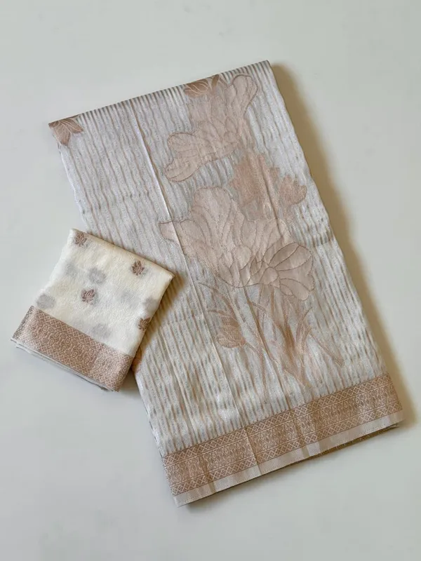 Ivory_Beige_Jambo_Floral_Georgette_Saree_With_Silver_Golden_Jacquard_Weaving_Rich_Pallu_Unstitched_Blouse