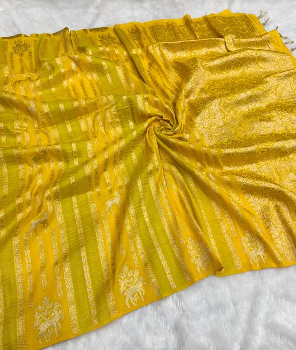 Mustard_Yellow_Deer_Motif_Khaddi_Crepe_Georgette_Saree_With_Rich_Jacquard_Pallu_And_Unstitched_Blouse
