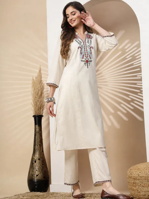 Ivory_Paisley_Embroidered_Cotton_Linen_A-Line_Kurta_Set_With_Palazzos