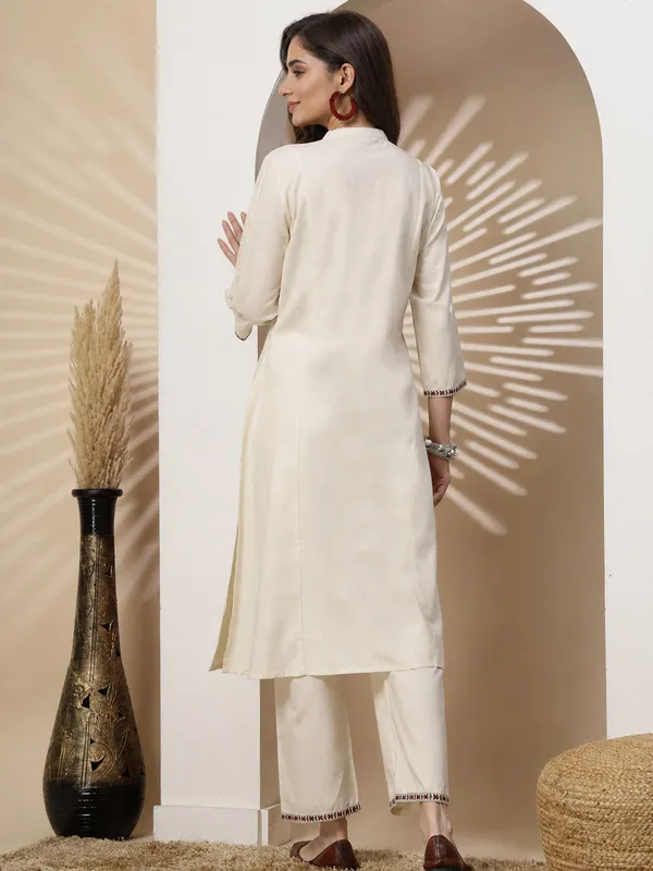 Ivory_Paisley_Embroidered_Cotton_Linen_A-Line_Kurta_Set_With_Palazzos