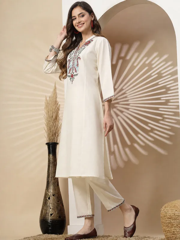 Ivory_Paisley_Embroidered_Cotton_Linen_A-Line_Kurta_Set_With_Palazzos
