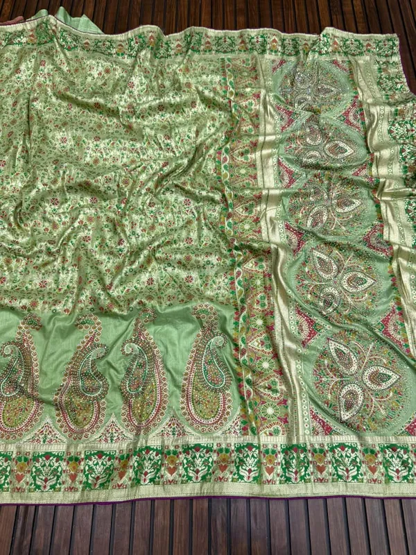 Pastel_Pista_Green_Twin_Mango_Pashmina_Silk_Saree_With_Swarovski_Heritage_Border_Unstitched_Blouse