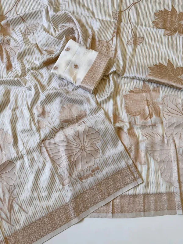 Ivory_Beige_Jambo_Floral_Georgette_Saree_With_Silver_Golden_Jacquard_Weaving_Rich_Pallu_Unstitched_Blouse