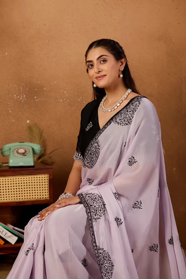 Lilac_Mandala_Art_Embroidered_Rangoli_Saree_With_Scallop_Border_Contrast_Blouse