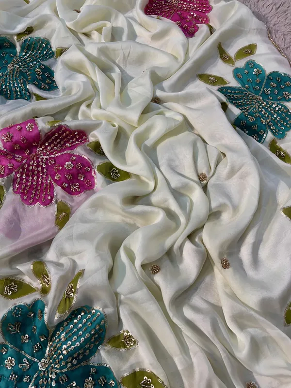 Ivory_Floral_Beaded_Rangoli_Silk_Saree_With_Cutwork_Border_And_Unstitched_Blouse