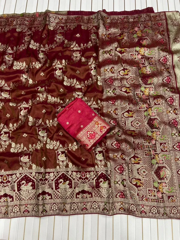 Maroon_Swan_Motif_Tisu_Shimmer_Viscose_Silk_Saree_With_Rich_Pallu_Unstitched_Blouse