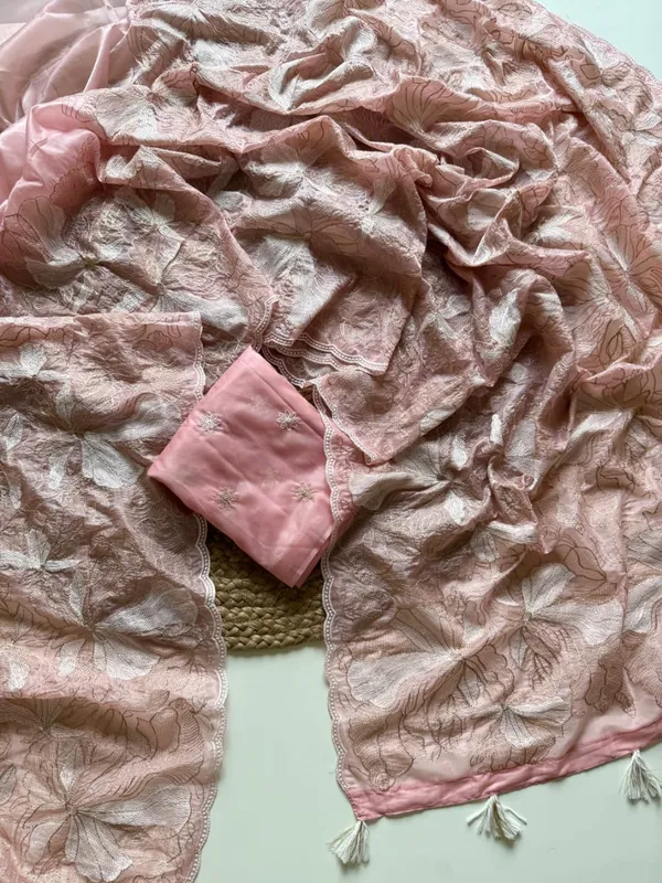 Pastel_Pink_Floral_Embroidered_Crystal_Tissue_Saree_With_Cutwork_Tassel_Pallu_And_Unstitched_Blouse