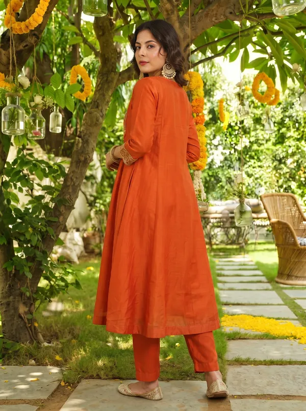 Orange_Embroidered_Vichitra_Silk_Straight_Kurta_Set_With_Pant_&_Organza_Dupatta