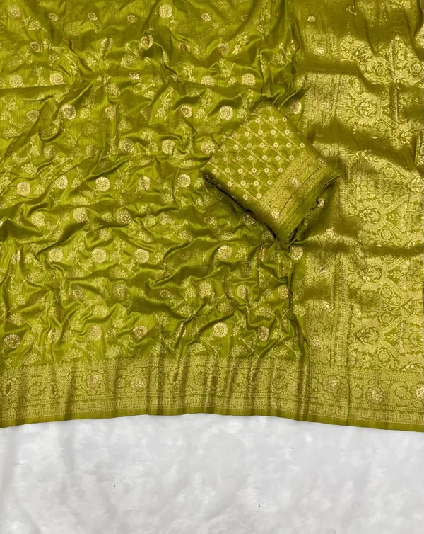 Olive_Green_Floral_Jaal_Banarasi_Dola_Silk_Saree_With_Antique_Zari_Grand_Pallu_Unstitched_Blouse