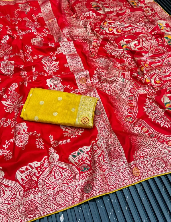 Red_Elephant_Jacquard_Banarasi_Dola_Silk_Saree_With_Rich_Pallu_And_Unstitched_Blouse