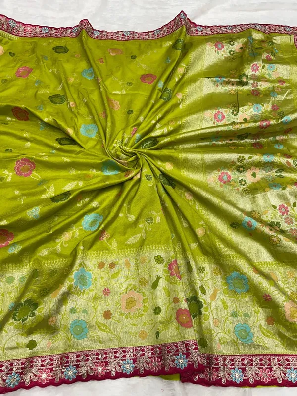 Olive_Green_Floral_Jacquard_Khaddi_Crepe_Georgette_Paithani_Silk_Saree_Embroidered_Lace_Border_Unstitched_Blouse