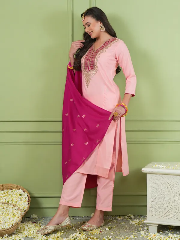 Simar_Gold_Embroidered_Peach_Straight_Kurta_Set_With_Pant_&_Vichitra_Silk_Dupatta