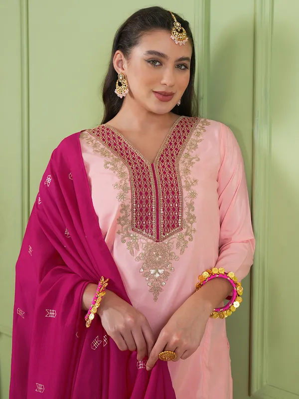 Simar_Gold_Embroidered_Peach_Straight_Kurta_Set_With_Pant_&_Vichitra_Silk_Dupatta
