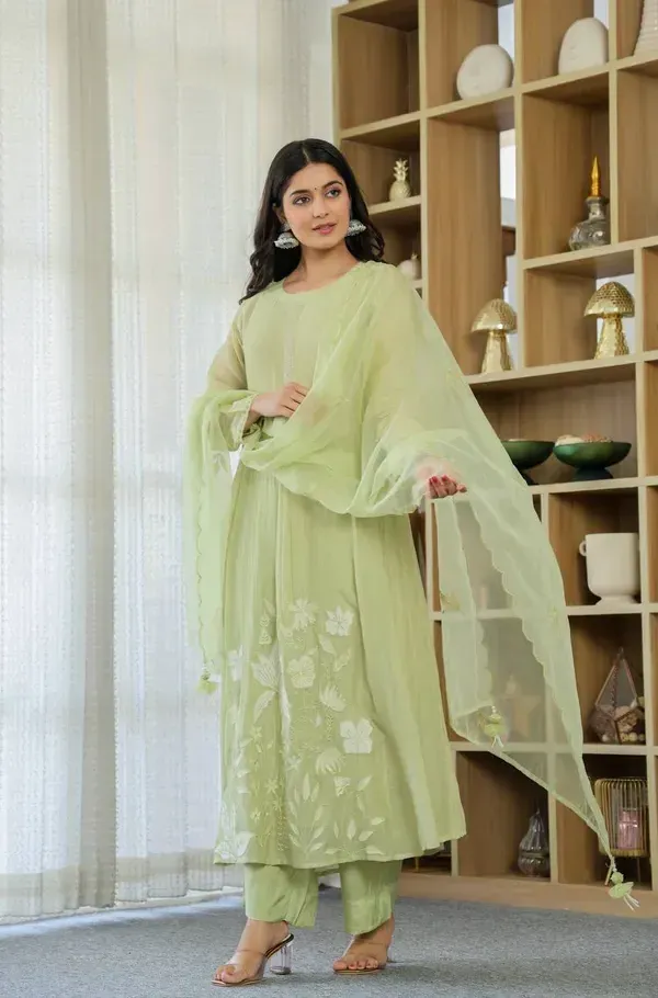 Pista_Green_Chanderi_Silk_Floral_Embroidered_Kurta_Pant_Set_With_Organza_Du_More