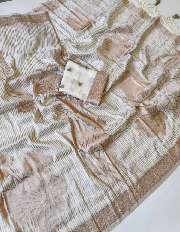 Ivory_Beige_Jambo_Floral_Georgette_Saree_With_Silver_Golden_Jacquard_Weaving_Rich_Pallu_Unstitched_Blouse