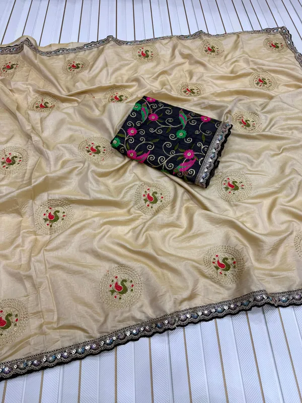 Cream_Kalamkari_Butta_Dola_Silk_Saree_With_Embroidered_Bangalore_Silk_Unstitched_Blouse