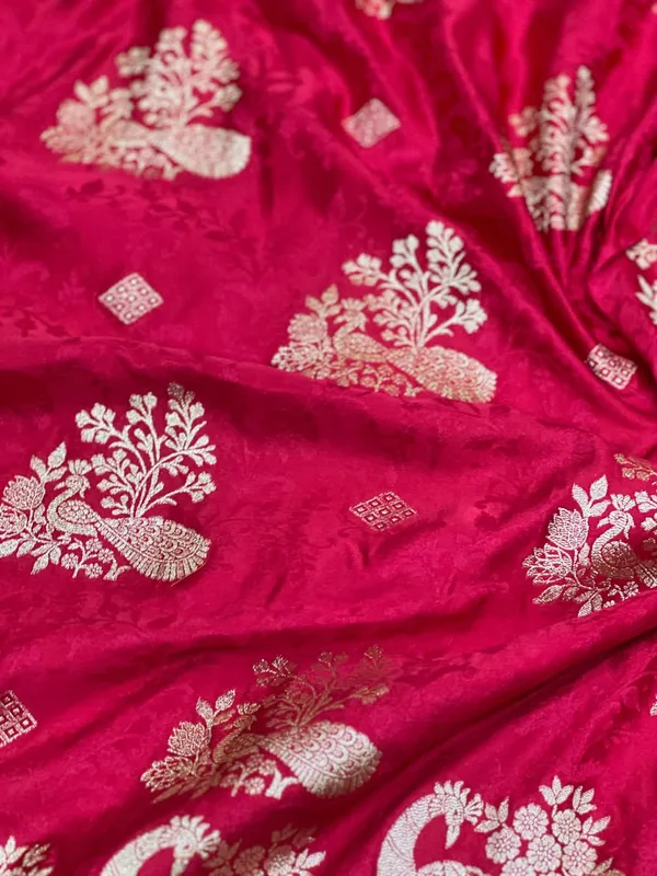 Deep_Magenta_Peacock_Jacquard_Satin_Silk_Saree_With_Rich_Pallu_Unstitched_Running_Blouse