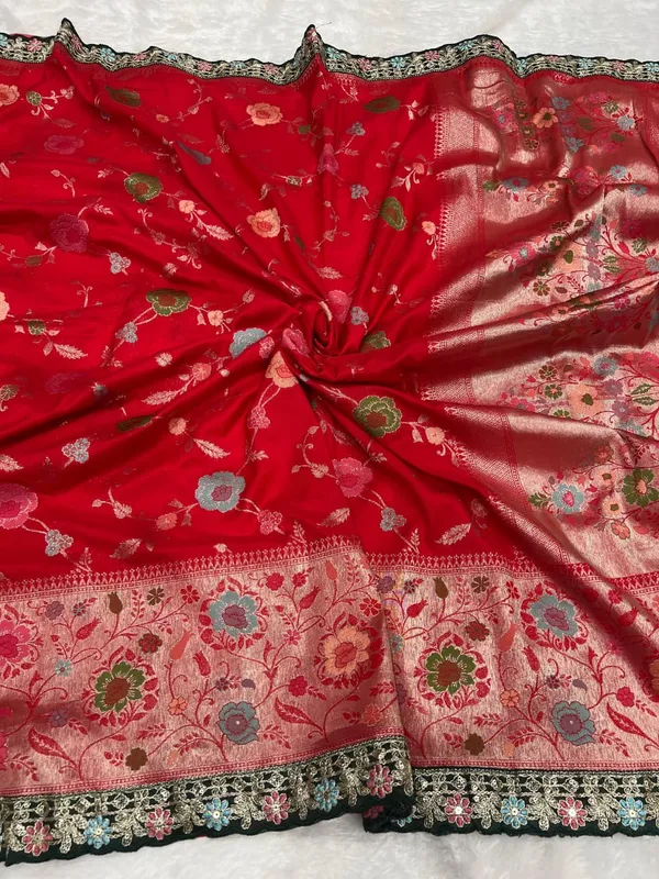 Crimson_Red_Floral_Khaddi_Crepe_Georgette_Saree_With_Paithani_Pallu_Embroidered_Lace_Unstitched_Blouse