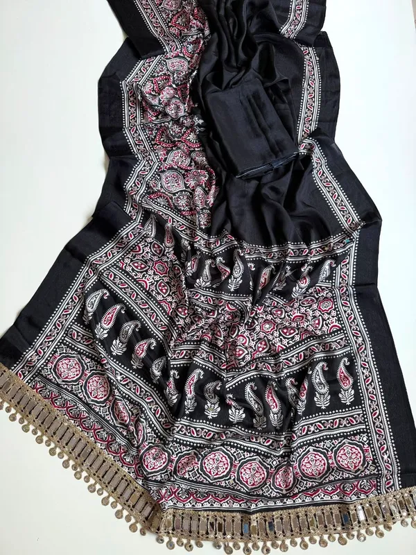 Black_Ajrak_Print_Pure_Soft_Crepe_Silk_Saree_With_Mirror_Work_Embellished_Pallu_And_Unstitched_Blouse
