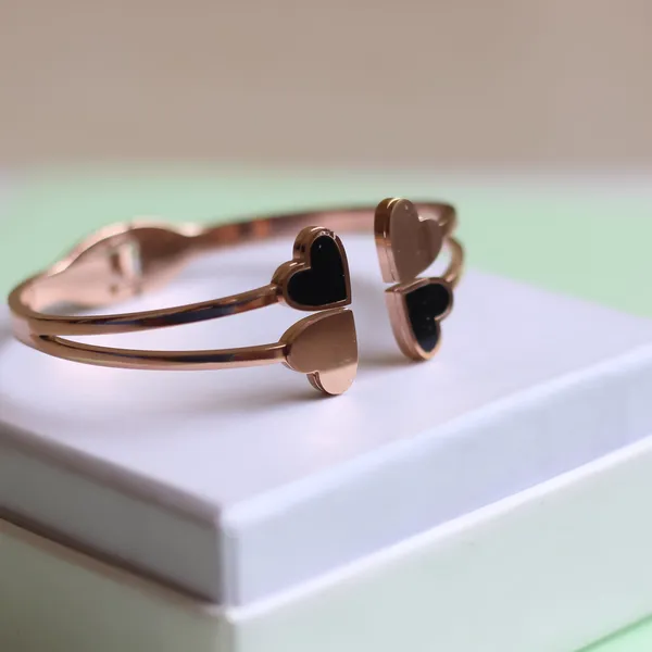 Open_Cuff_Heart_Bracelet
