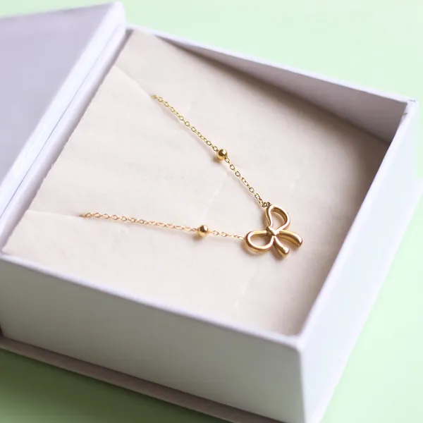 Sleek_Bow_Necklace