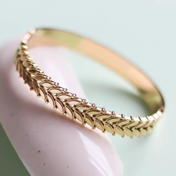 Sleek_Leaf_Bangle