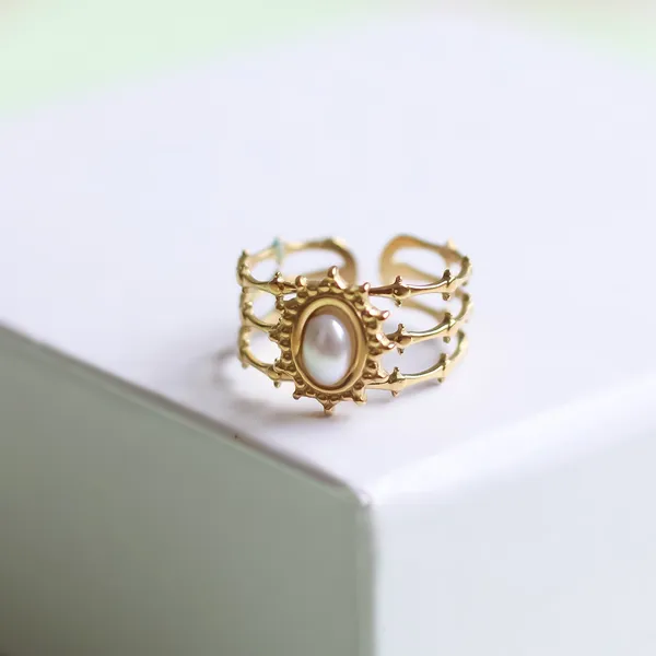 Caroline_Ring