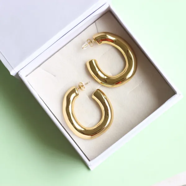 Delilah_Hoops