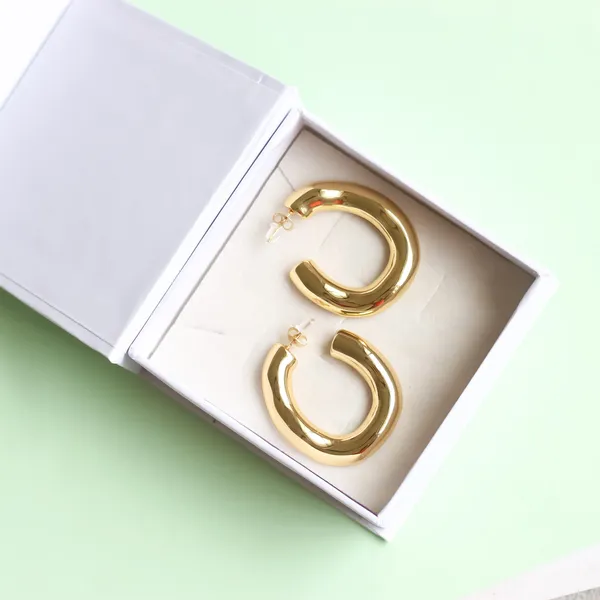 Delilah_Hoops