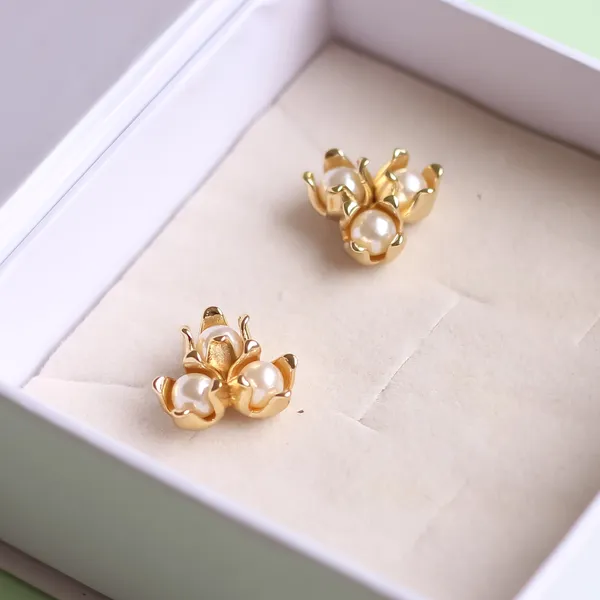 Pearl_Floral_Studs