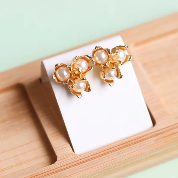 Pearl_Floral_Studs