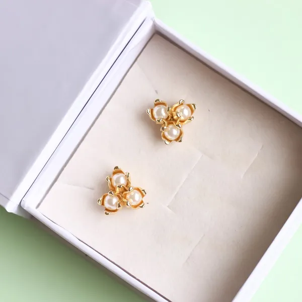 Pearl_Floral_Studs