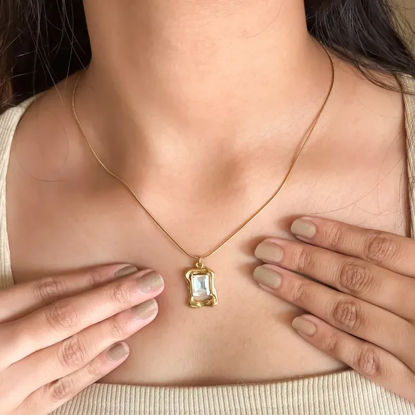 Cubic_Frame_Necklace