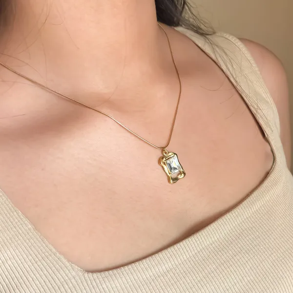 Cubic_Frame_Necklace