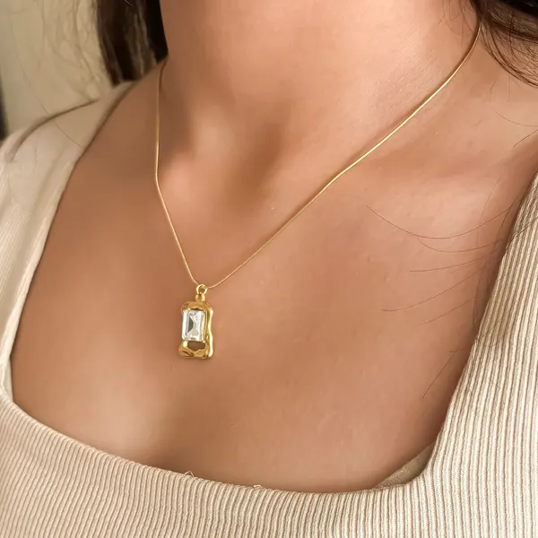 Cubic_Frame_Necklace