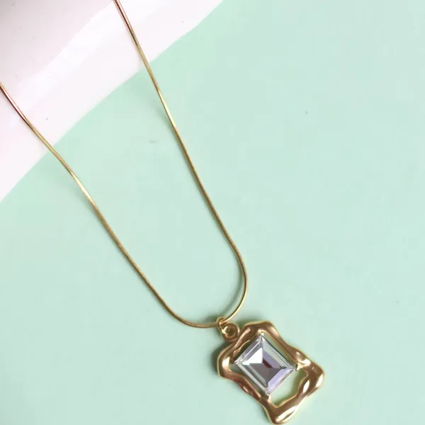 Cubic_Frame_Necklace