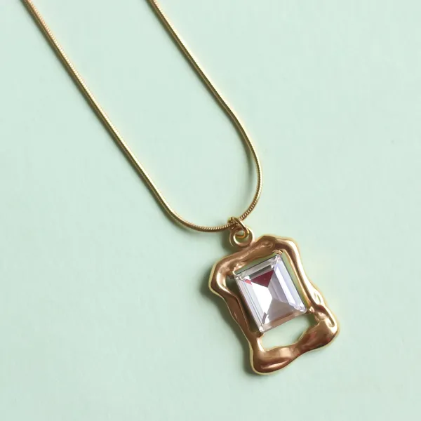 Cubic_Frame_Necklace