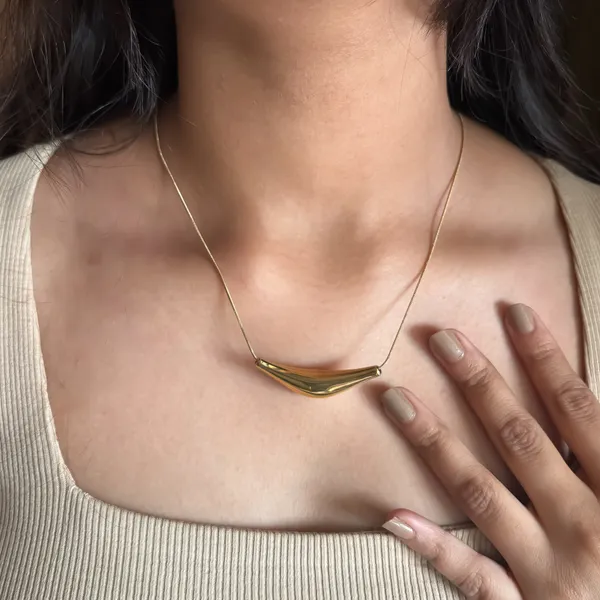 Alice_Gold_Statement_Necklace