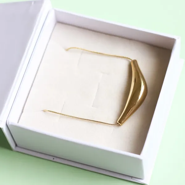 Alice_Gold_Statement_Necklace