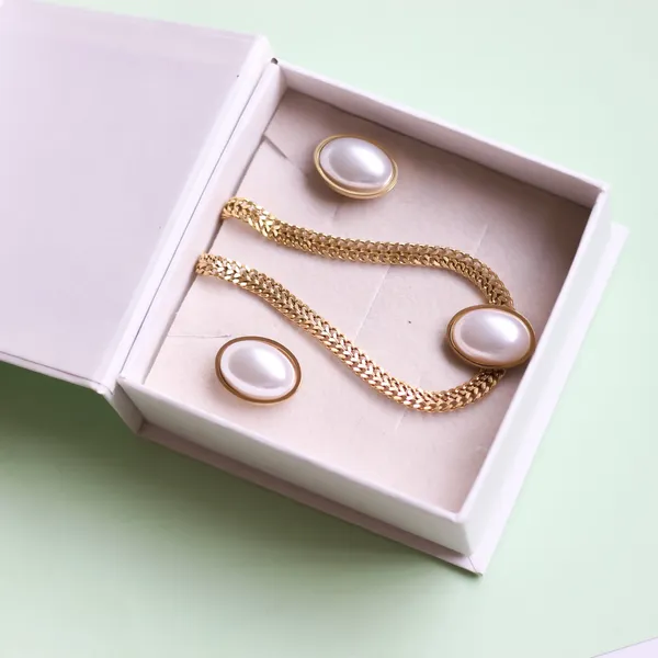 Classic_Pearl_Set_Set_Of_2