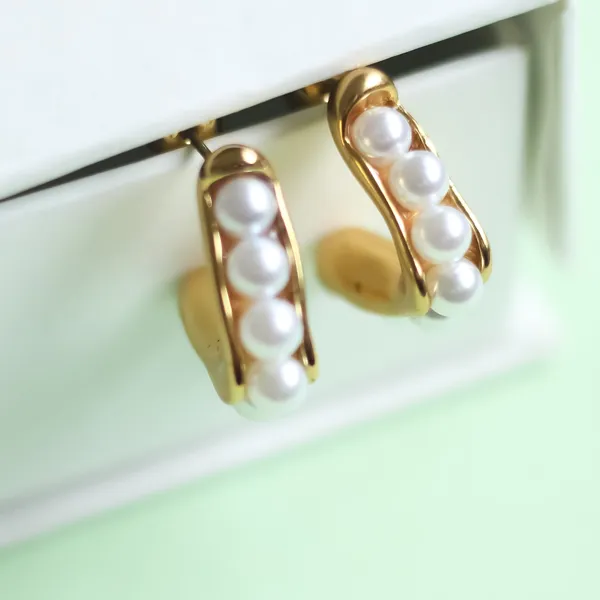 Elsa_Pearl_Hoop_Earrings