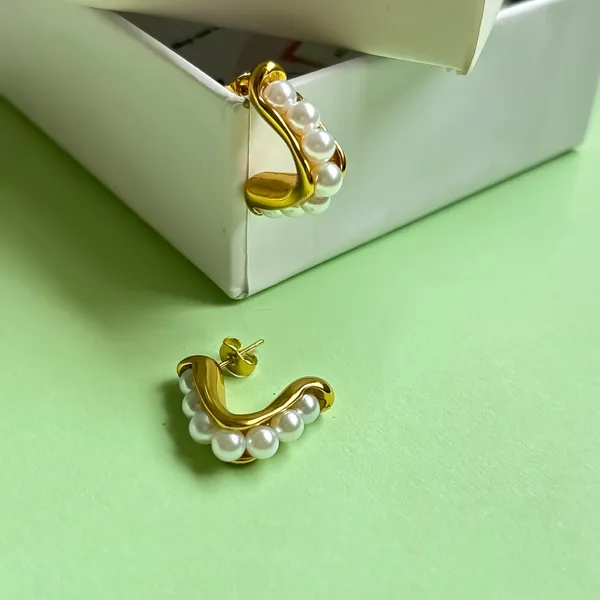 Elsa_Pearl_Hoop_Earrings