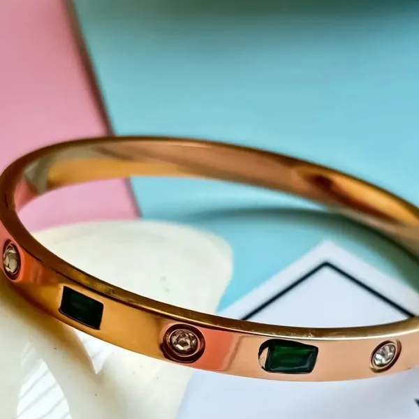 Emerald_Stone_Cartier_Bracelet