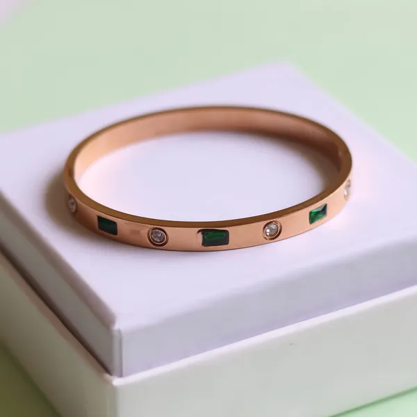 Emerald_Stone_Cartier_Bracelet