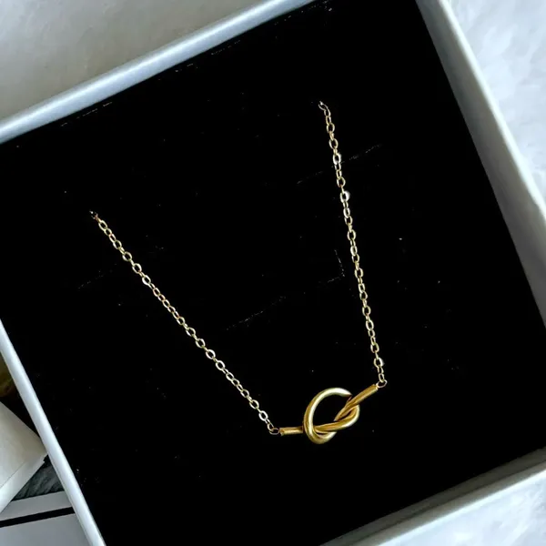 Knot_Necklace