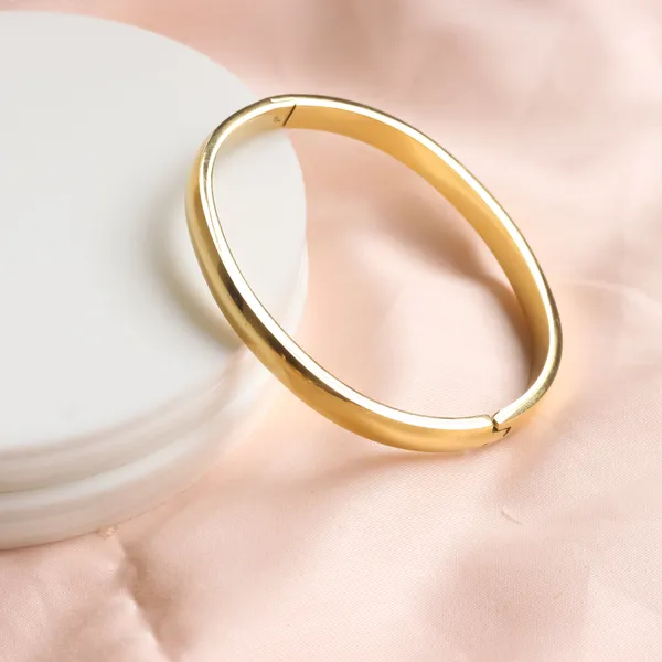 Classy_Plain_Bracelet