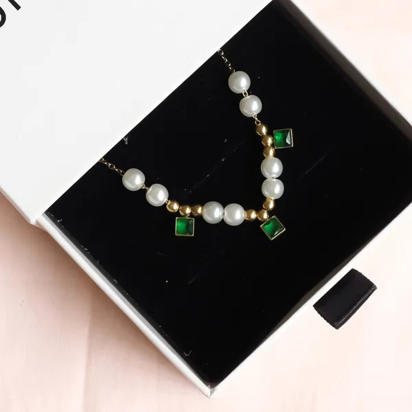 Siya_Necklace_Pearl_Emerald_Stone