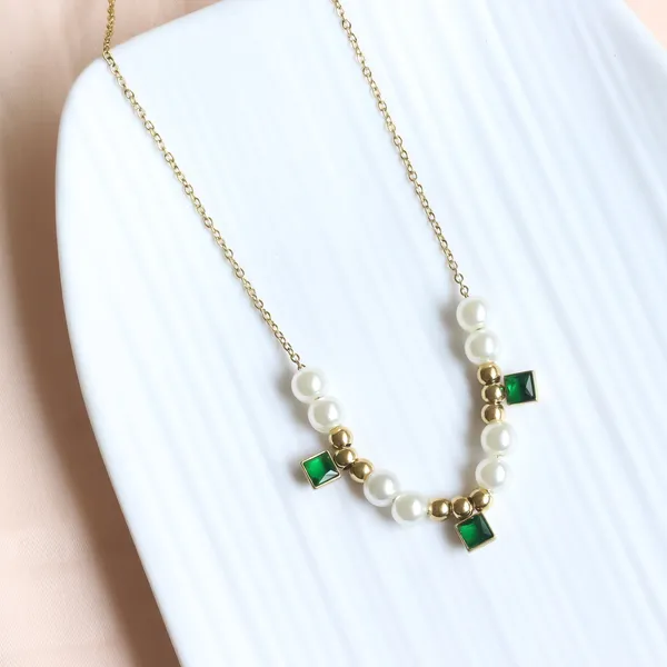Siya_Necklace_Pearl_Emerald_Stone