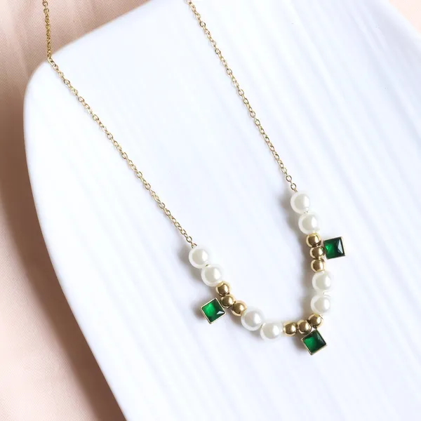Siya_Necklace_Pearl_Emerald_Stone